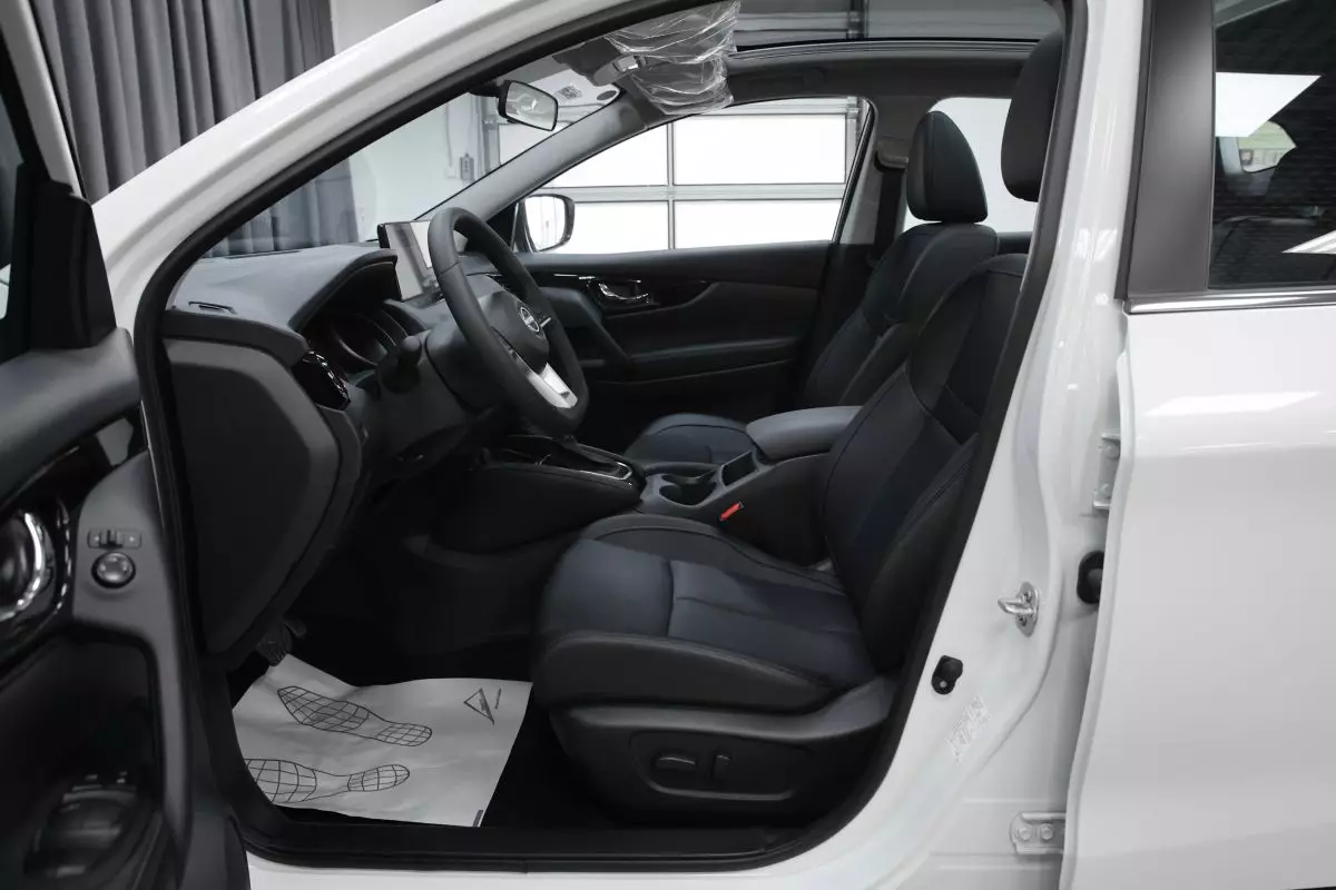 Nissan Qashqai спереди